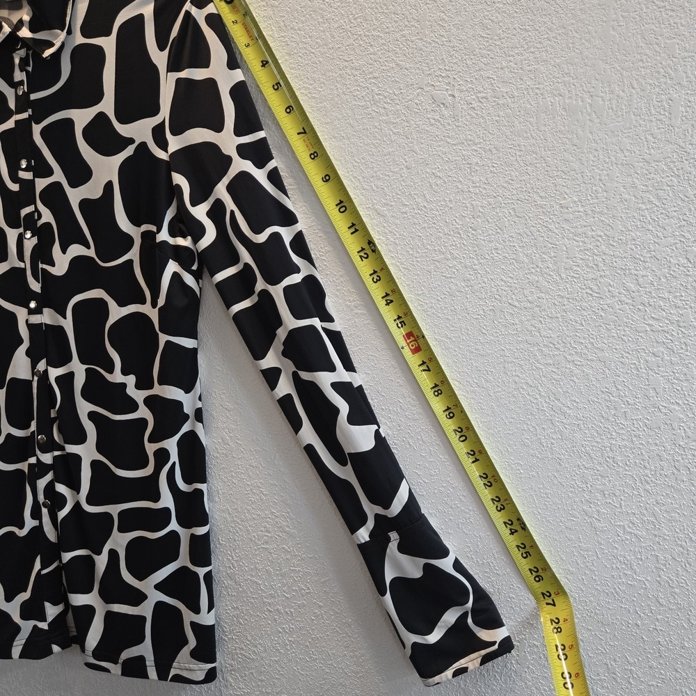 Newport News Giraffe Print Blouse Women's Small Black White Button Front Shirt - Picture 5 of 16
